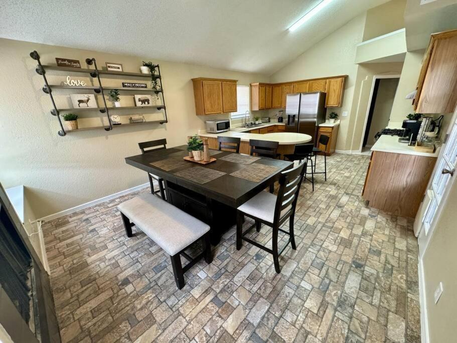 Peaceful West: 4Br Dusk Haven Villa El Paso Exterior photo